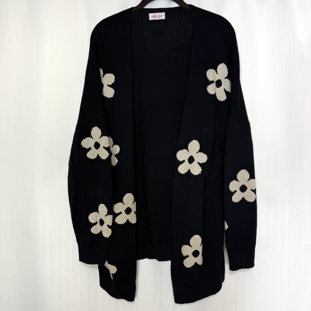 Ashlee Marie Boutique Black and Cream Floral Open Cardigan Size XL